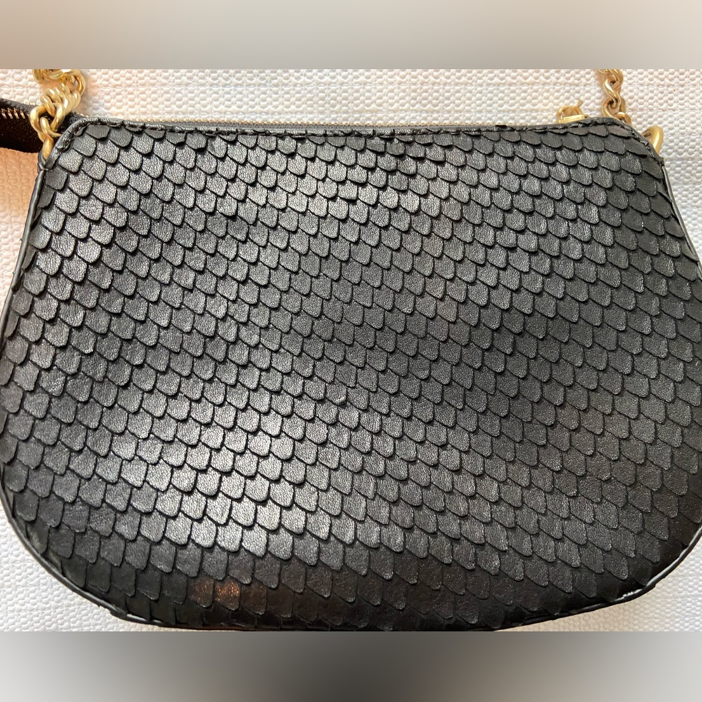 Celine Dion Octave Leather Crossbody Flip-lock Clasp Closure Model: CBY 5389 - Picture 5 of 11